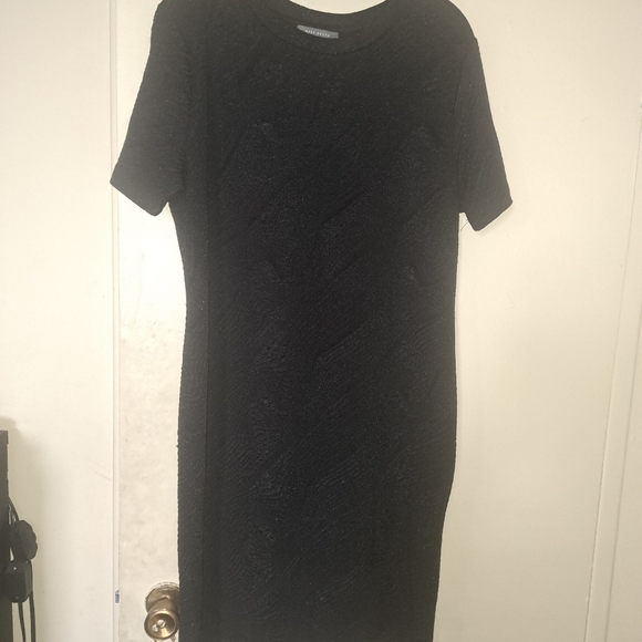 Dresses - Picture 4 of 7